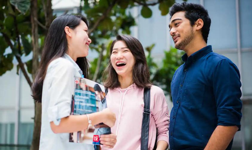 而选择留学中介,首先要看其是否具有教育部核发的《自费出国留学中介